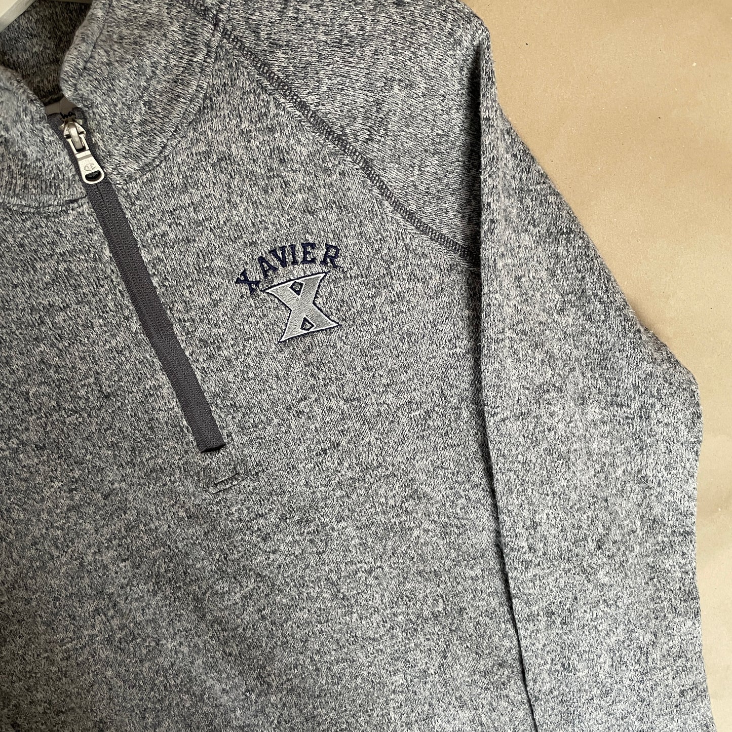 Grå Vintage Xavier College 1/4 Zip Sweatshirt