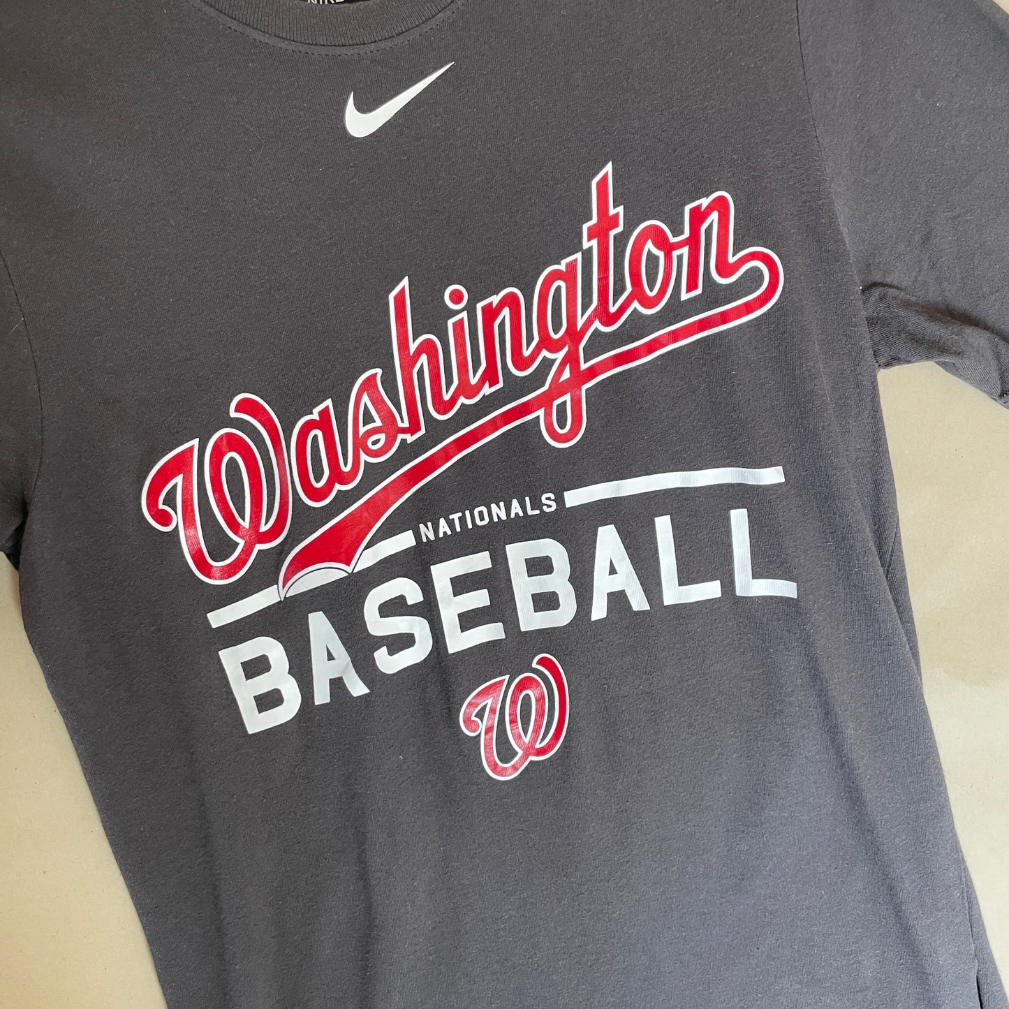 Grå Nike Washington Baseball T-Shirt