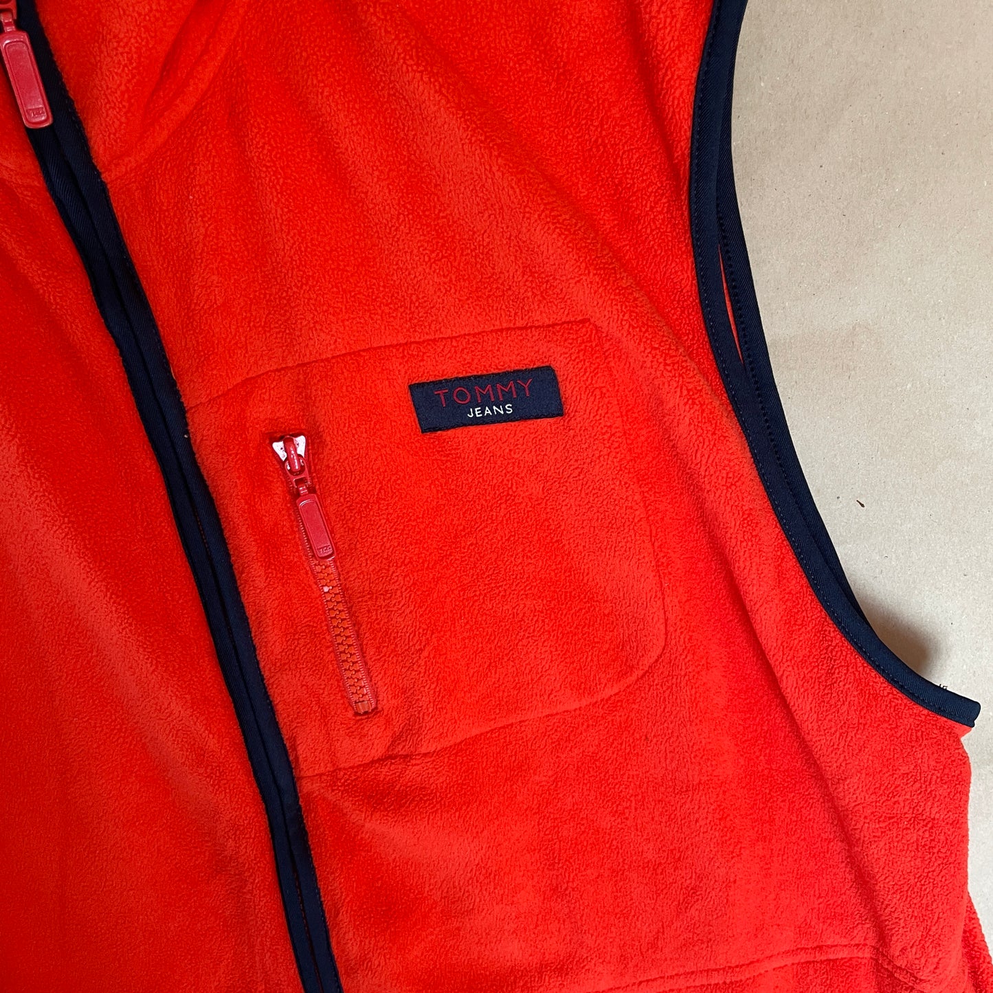 Rød Tommy Jeans Fleecevest