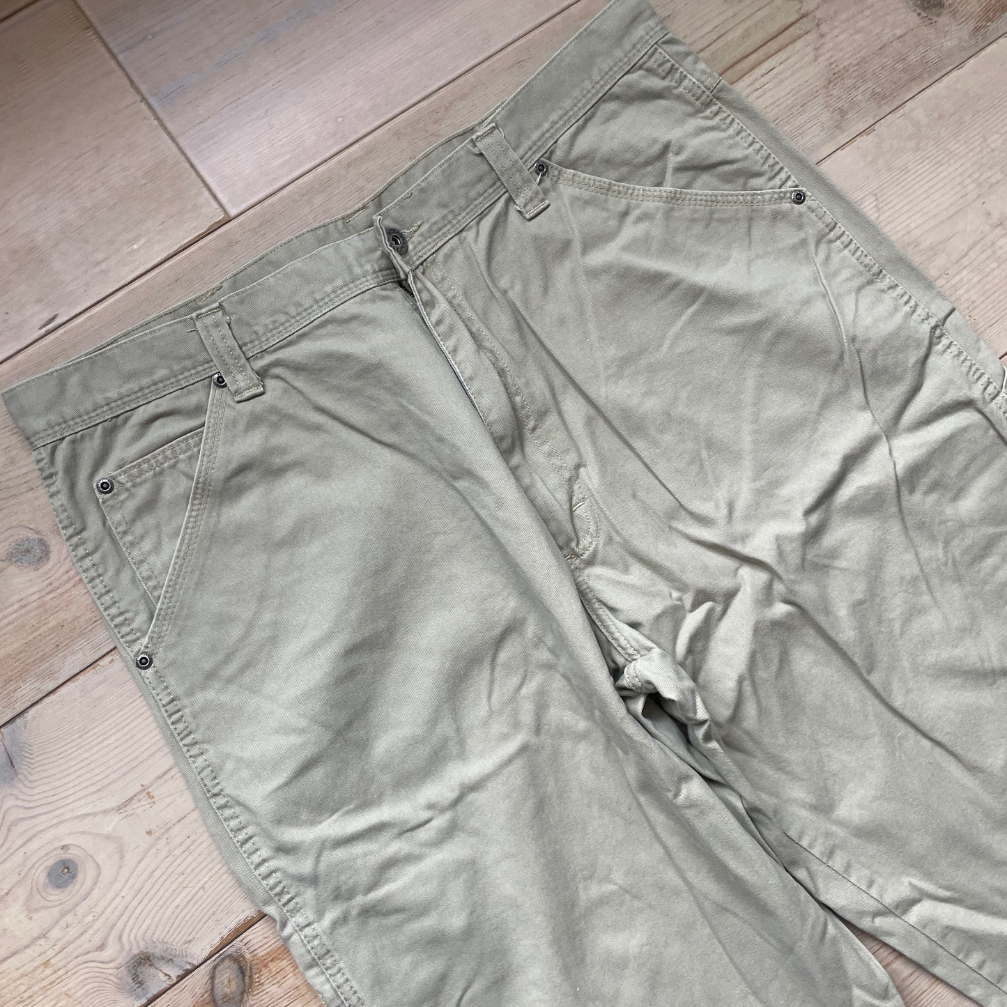 Beige Wrangler Cargobukser