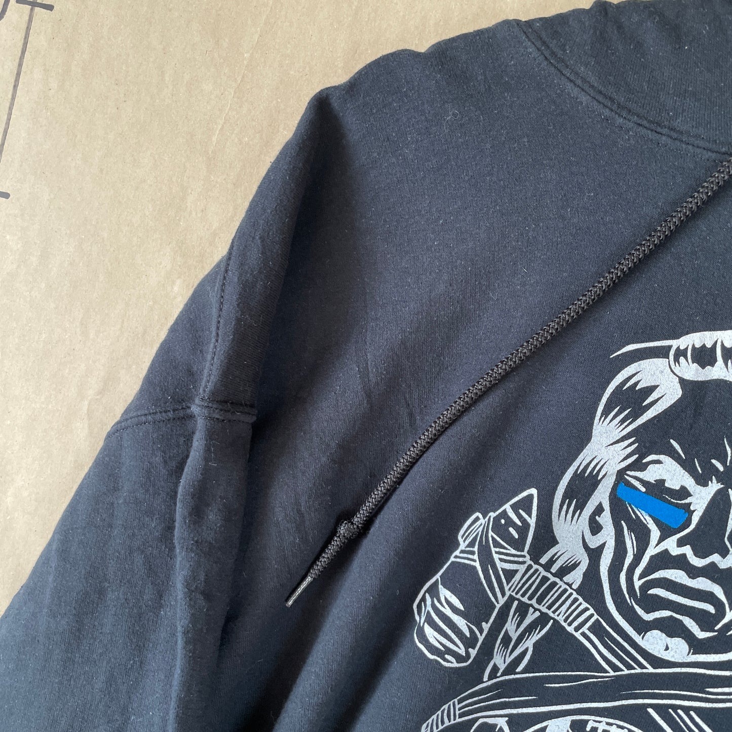 Sort Circle Of Blue Hoodie – Tribal Sporty Grafik