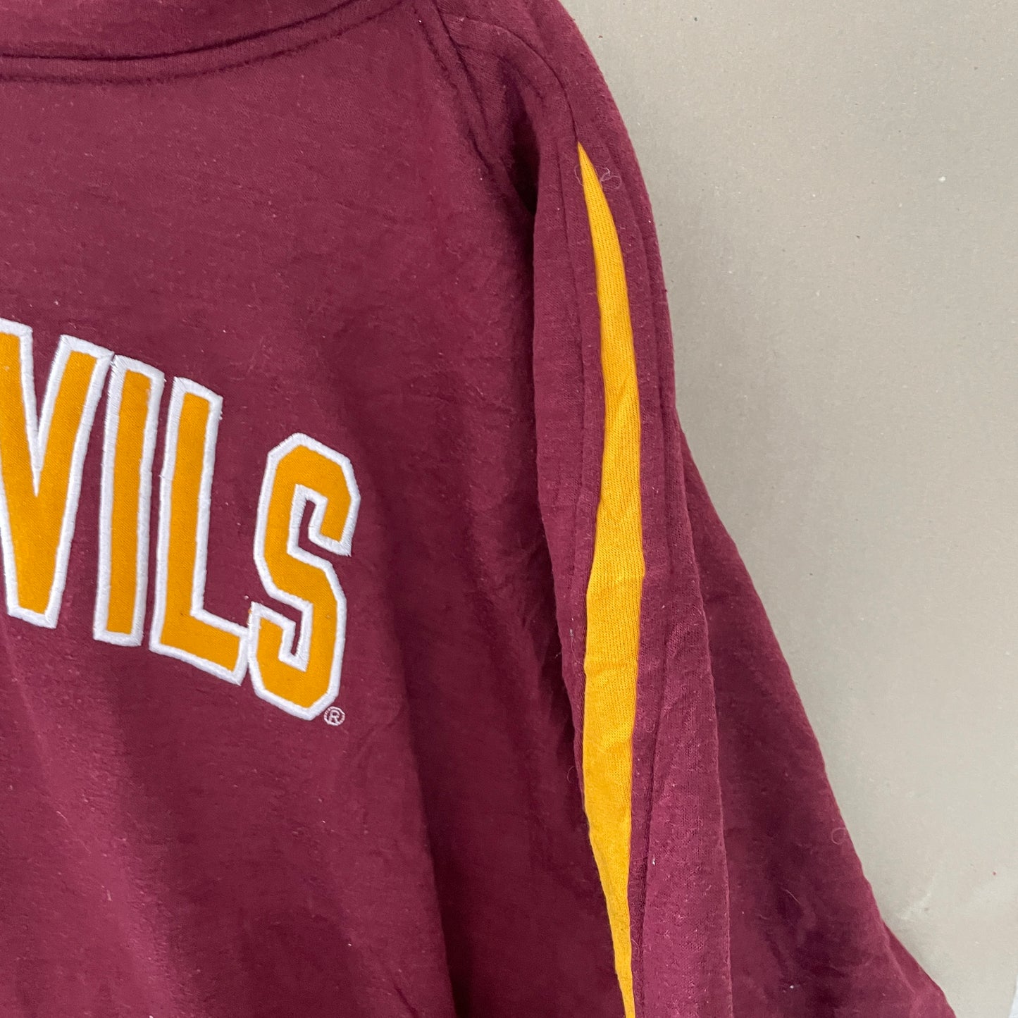 Bordeaux Vintage Sun Devils Hoodie Med Gul Stribedetalje