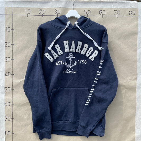 Mørkeblå Bar Harbor Hoodie Med Ankerbroderi Og Stribet Hættefor