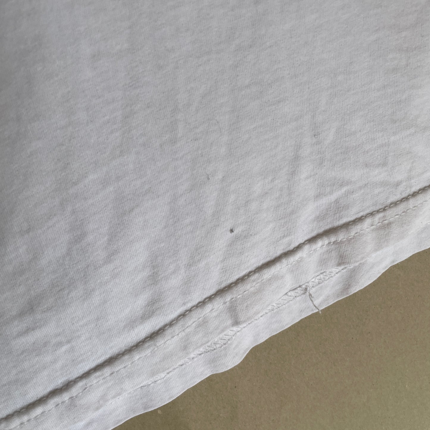 Hvid Vintage Kanin På Motorcykel T-Shirt