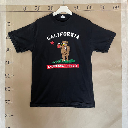Sort Vintage California Knows How To Party T-Shirt